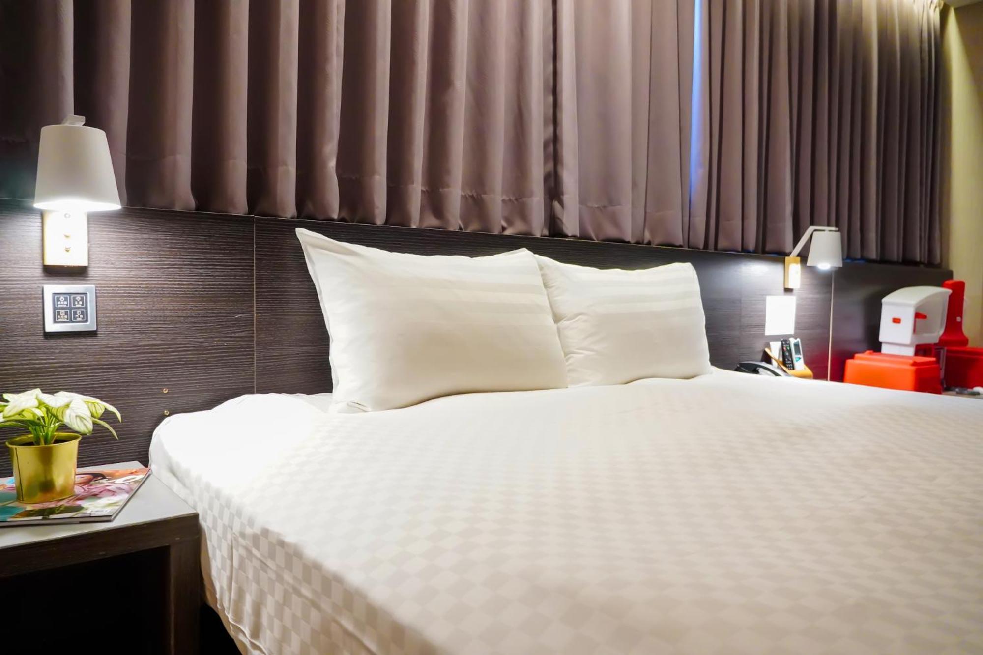 Smile 73 Hotel Taichung Exterior foto